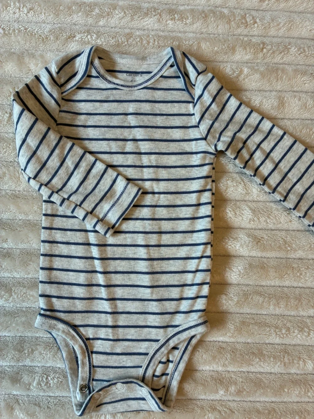 Carter’s 6M Long Sleeve Onesie Bundle — Set of 7 🤍